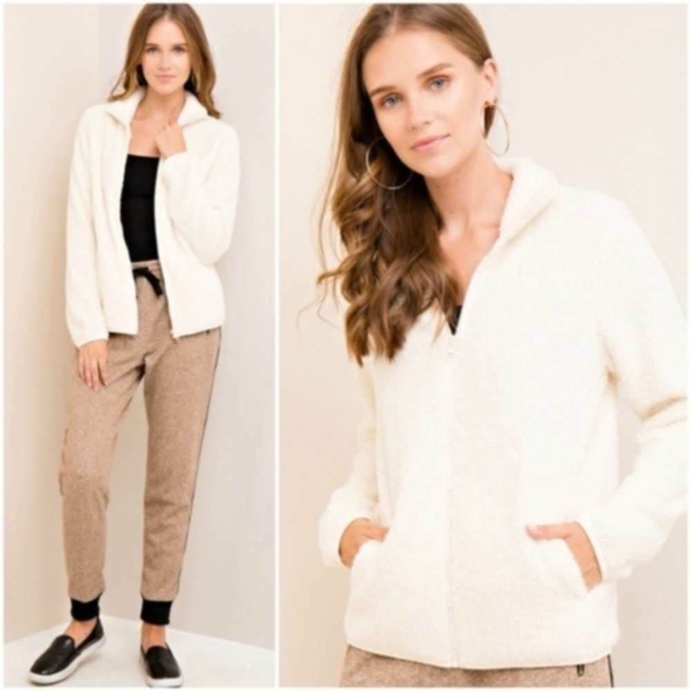 NEW Boutique Fuzzy Faux Fur Sherpa Fleece Full Zip Jacket Cream Winter Entro NWT